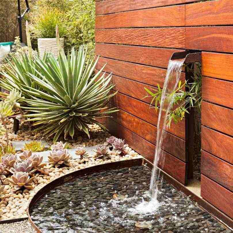 A Slim Wall Fountain for a Narrow Garage Side