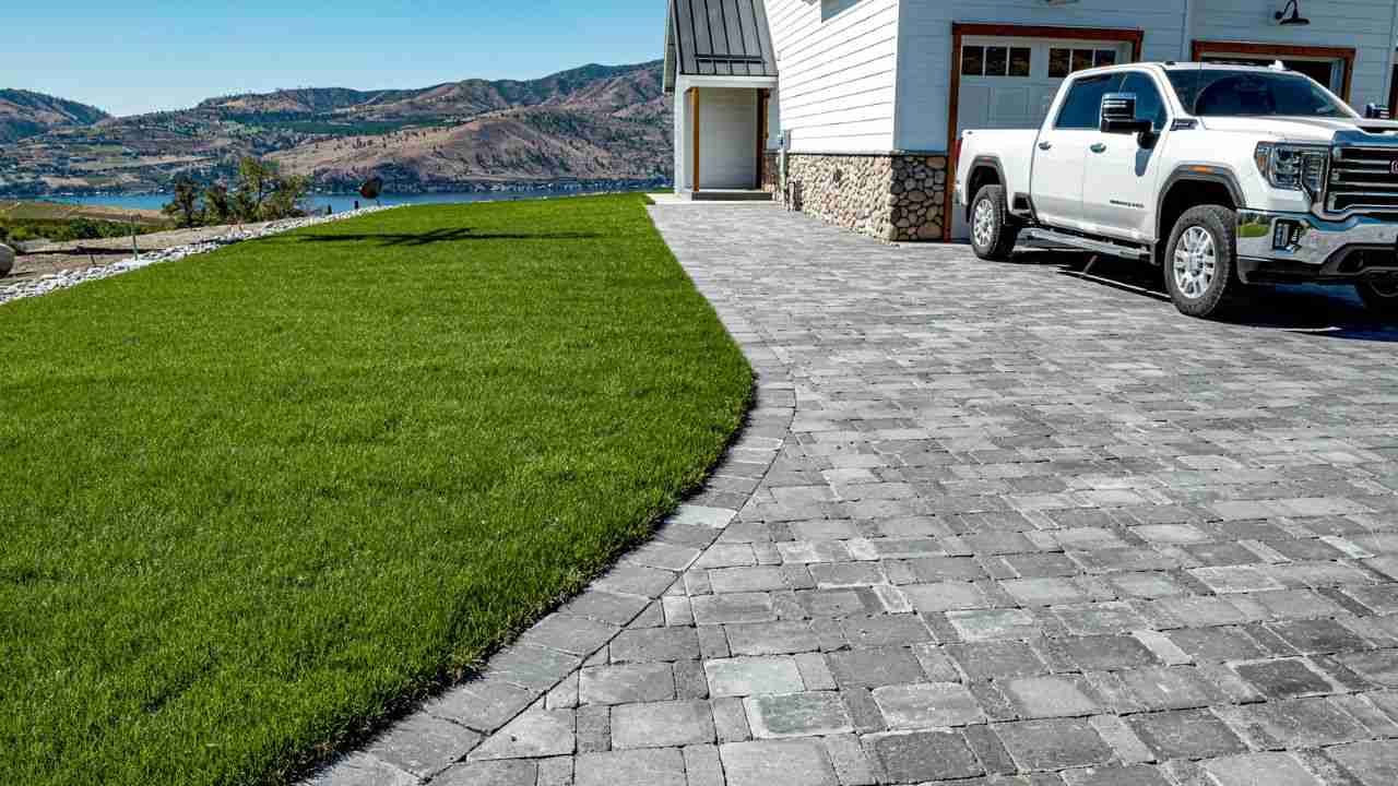 Cobblestone-Mosaic-Driveway