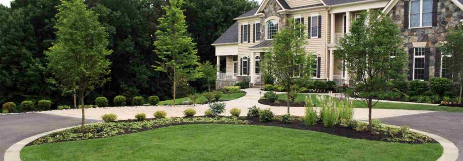 Half-Circle-Driveway-For-Small-Yard-Featured-Image