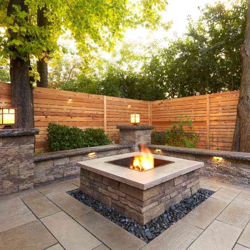 Outdoor Concrete Firepit with Privacy Fence 